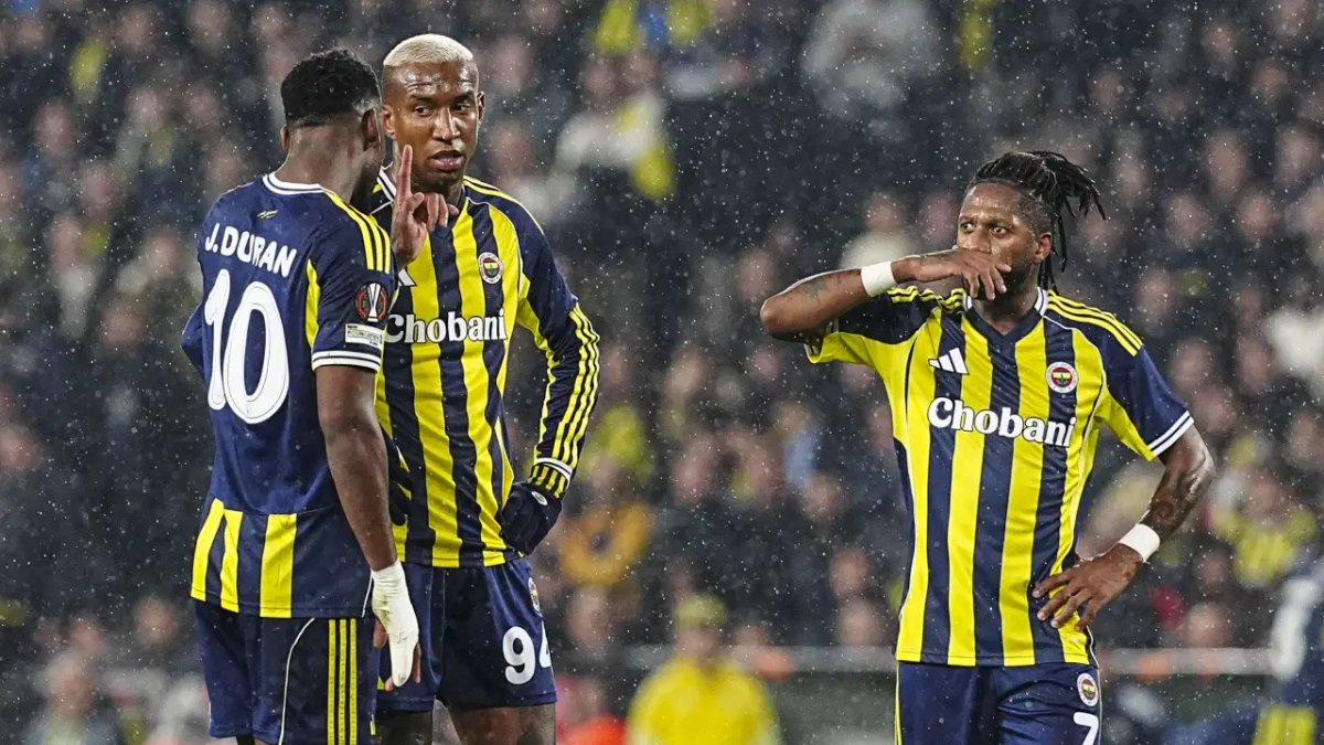 Fenerbahçeli Eski Yıldızlara Sert Eleştiriler: 'Ayrılma Zamanı Geldi...