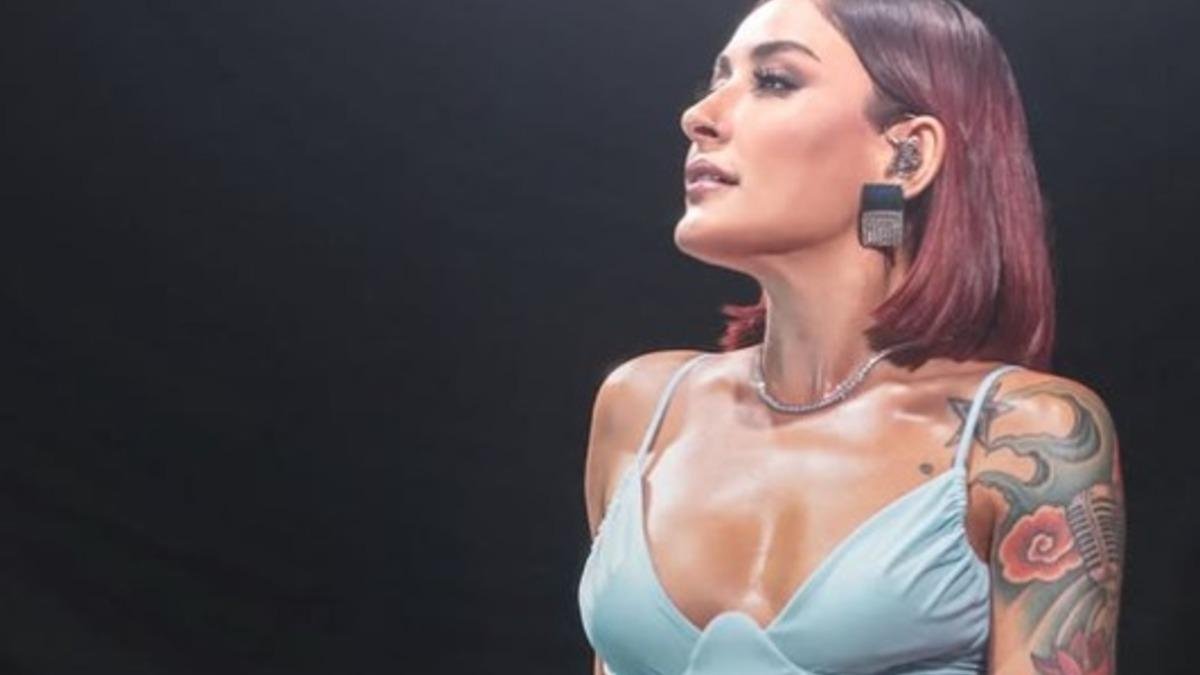 Melek Mosso Sahnede Bayıldı! Konserine Ara Vermek Zorunda Kaldı