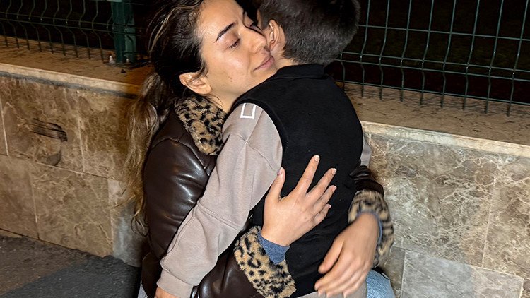 Gözyaşları İçinde Buluşma | Anne, 1,5 Yıl Sonra Çocuğuna Kavuştu