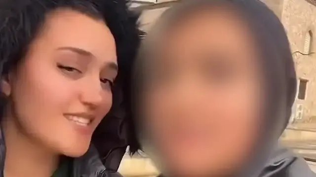Makyaj Yapan Anneye Tepkiler: Oğluyla Dans Eden Anne Tartışma Yarattı