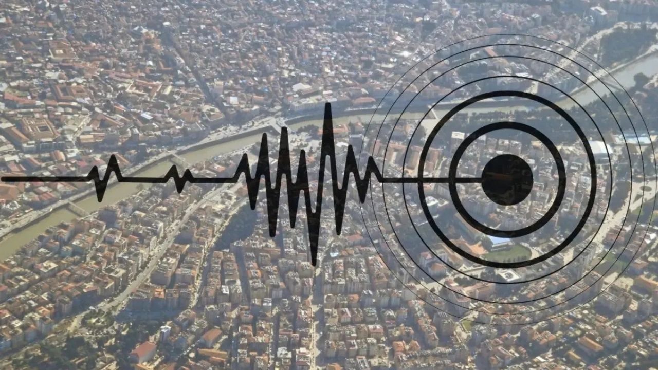 Hatay’da öğle saatlerinde bir deprem meydana geldi.