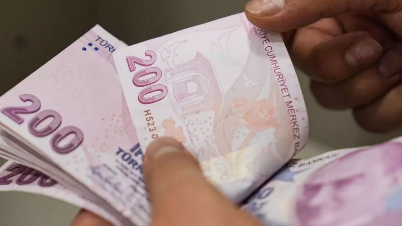 Gözler Pazartesi Gününde: Yeni Memur ve Emekli Maaşları Kuruşu Kuruşuna Hesaplandı