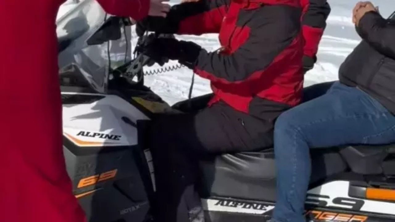 Kırmızı Elbisesiyle Erciyes’te Kaydı, Vatandaşlara Gül Dağıttı