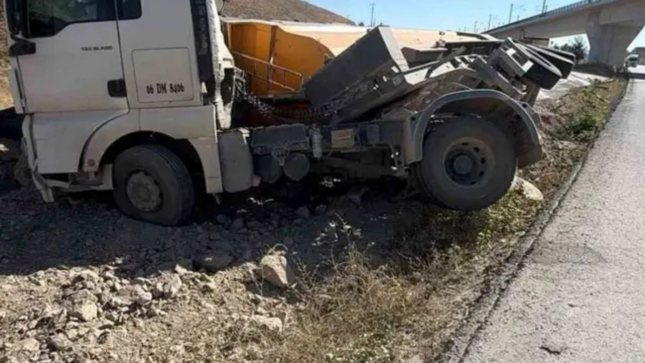 Ankara’da Aşırı Yüklü Tır Devrildi Can Kaybı Yaşanmadı