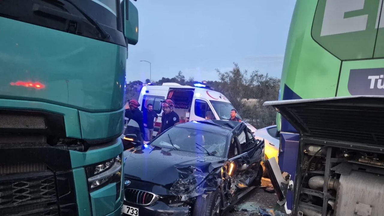 İstanbul-İzmir Otoyolunda Zincirleme Kaza 11 Kişi Yaralandı