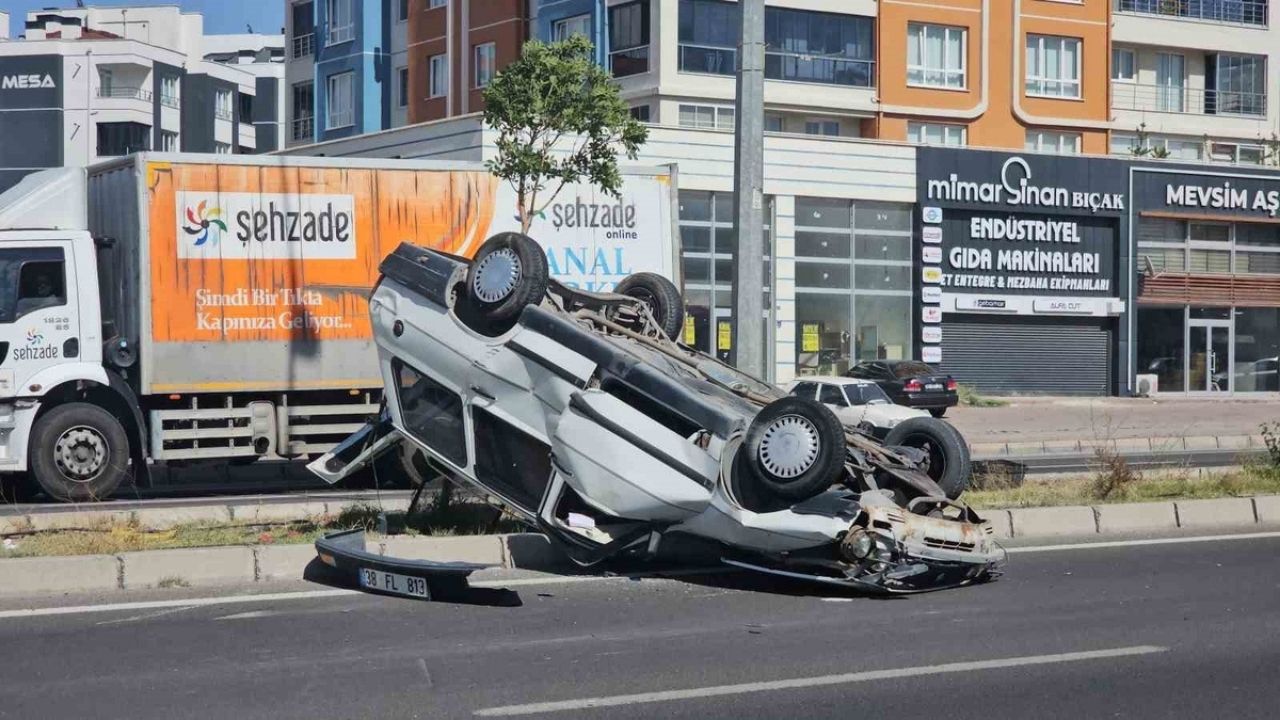 Kayseri’de Takla Atan Otomobilden Sürücü Şaşırtan Şekilde Kurtuldu