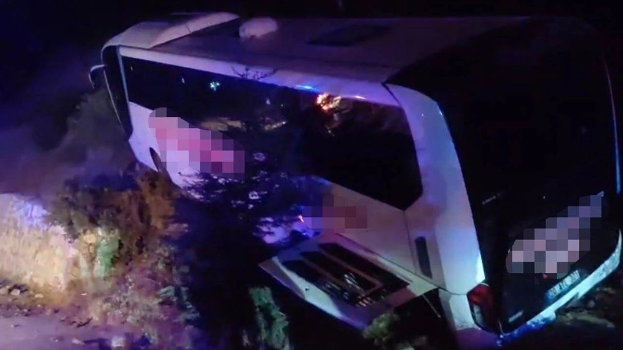 Manisa’da Yolcu Otobüsü Yoldan Çıktı 18 Kişi Yaralandı