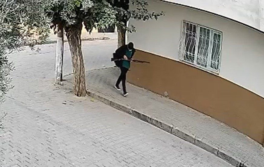 Manisa Turgutlu’da okul yakınında silahlı saldırı 11 öğrenci yaralandı