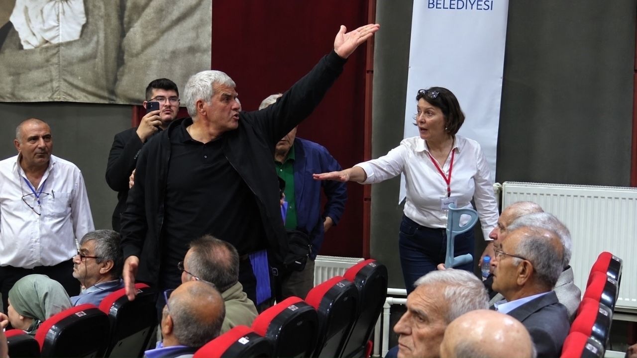 Yeni Parti Bandırma Ön Seçiminde Konuşma Gerginliği Yaşandı