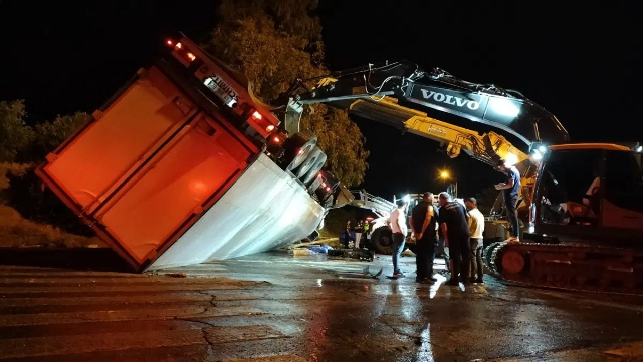 Manavgat’ta Feci Kaza: Tır Devrildi, 2 Kadın Hayatını Kaybetti