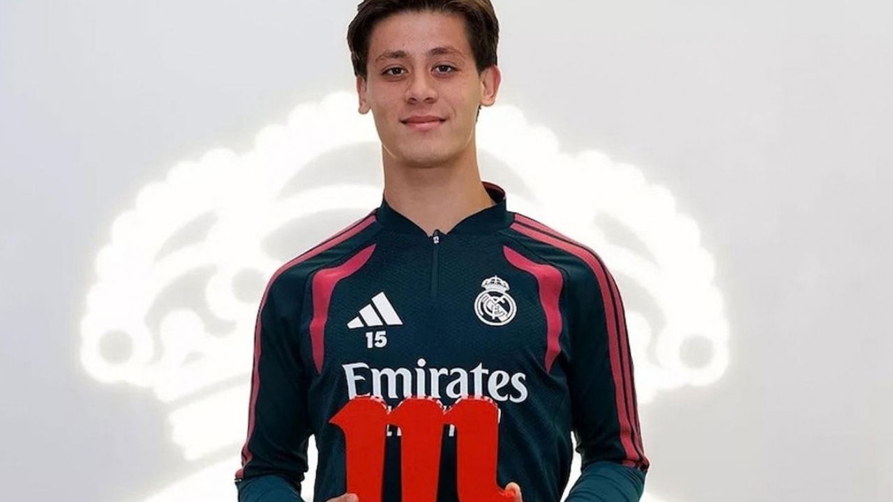 Arda Güler, Real Madrid’de eylül ayının futbolcusu ödülünü aldı