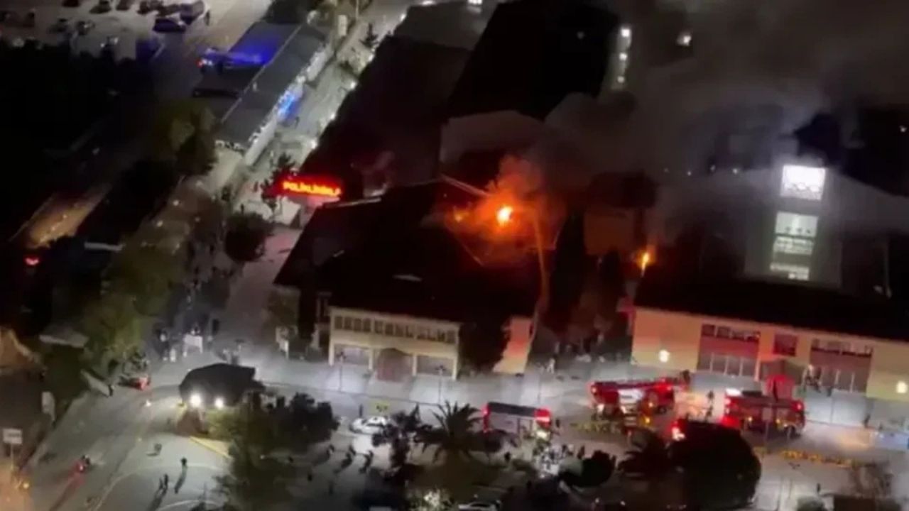 Koşuyolu Yüksek İhtisas Hastanesi’nin Çatısında Yangın Çıktı