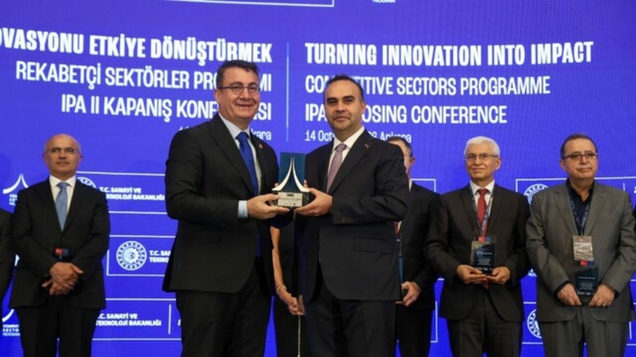 Teknopark İzmir ve İYTE’ye teknoloji alanında üstün proje ödülü