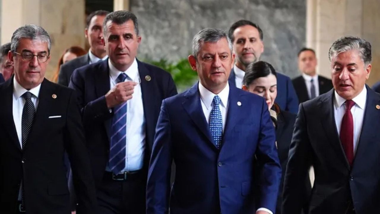 Cemil Tugay’dan geçiş açıklaması, Özgür Özel’den sert tepki