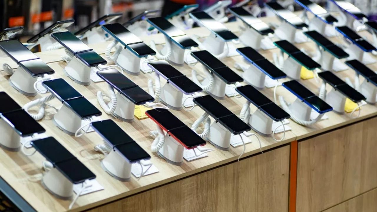 335 Bin Liralık İPhone Duo’da Ekran Krizi: Ücretsiz Değişim İddiası