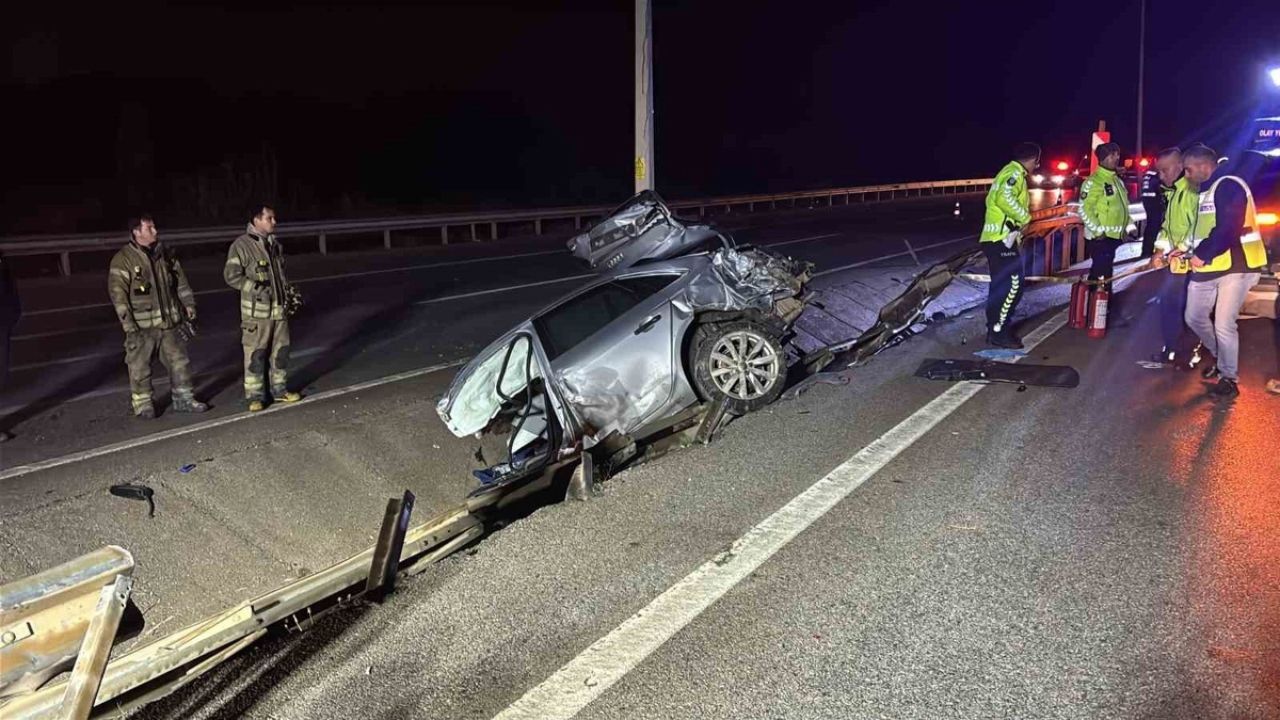 Çanakkale’de Feci Kaza: Otomobil İkiye Ayrıldı, 2 Genç Öldü
