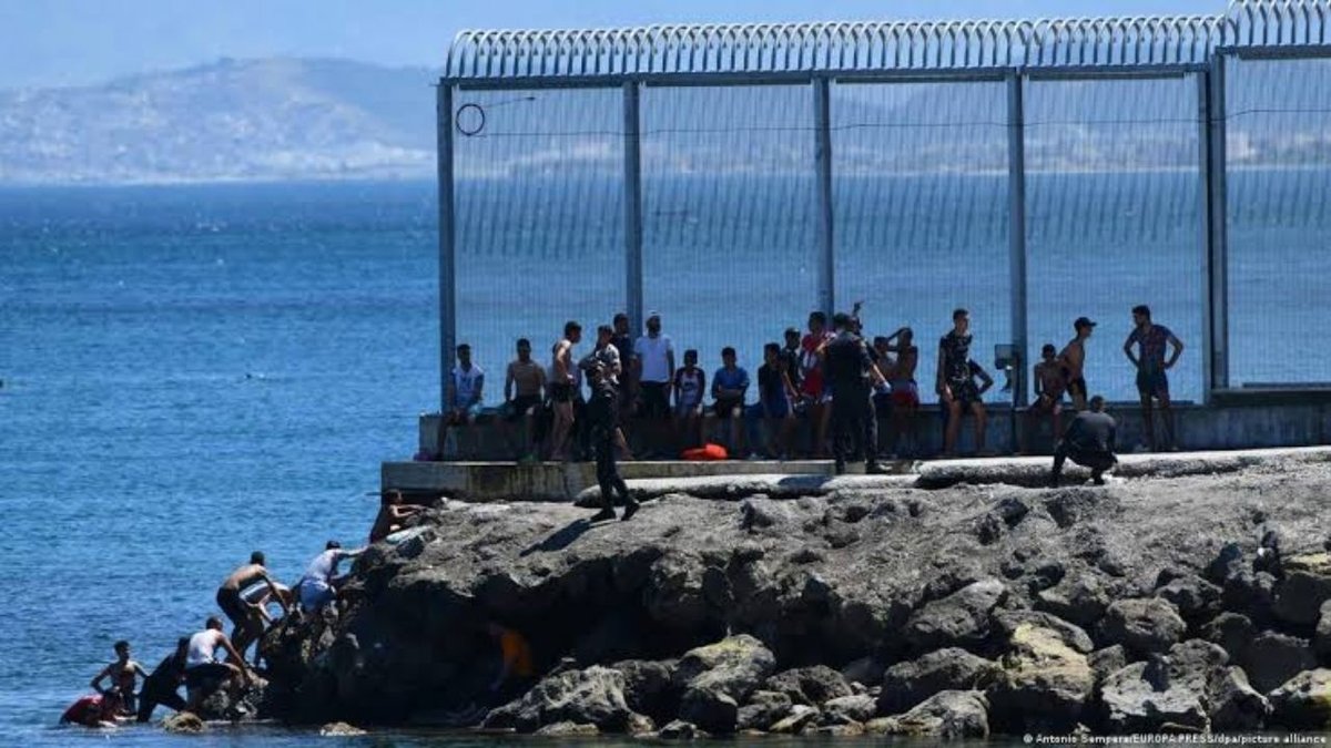 İspanya’da Göçmen Krizi Büyüyor: Binlerce Kişi Sınırı Aşmaya Çalıştı