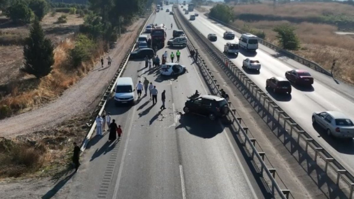 Bursa’da Mazot Faciası: Kayganlaşan Yolda 10 Araç Birbirine Girdi
