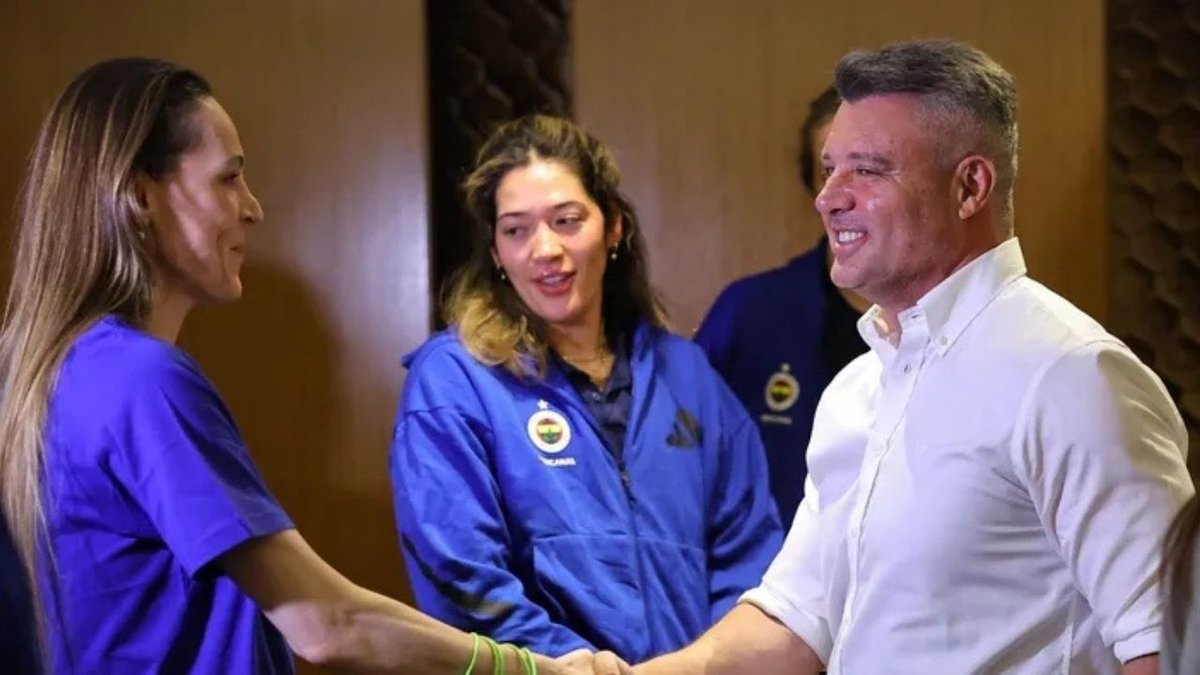 Sadettin Saran'dan Fenerbahçe Voleybol Ekibine Destek Ziyareti
